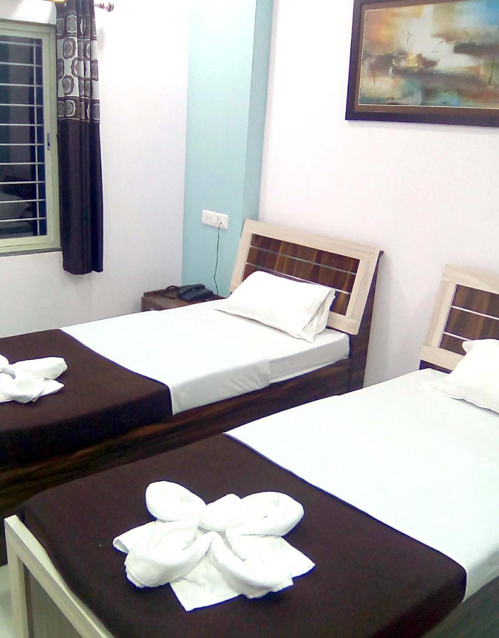 Neelisha River Front Inn Kankavali Extérieur photo